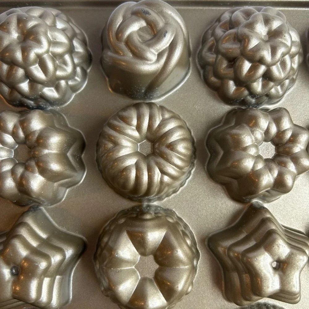 Nordic Ware Bundt Teacake & Candies Pan 30 Cavity Gold‎ Cast Aluminum 2.5 Cup